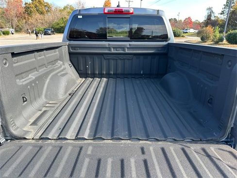 Used 2022 Chevrolet Colorado ZR2 w/ ZR2 Dusk Special Edition image 29