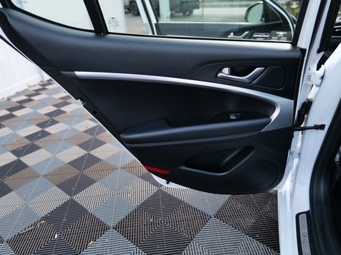 Used 2023 Genesis G70 2.0T image 45