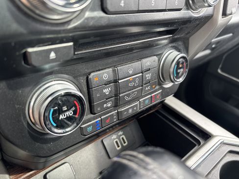 Used 2016 Ford F150 Lariat w/ Equipment Group 502A Luxury AWD/4WD image 7