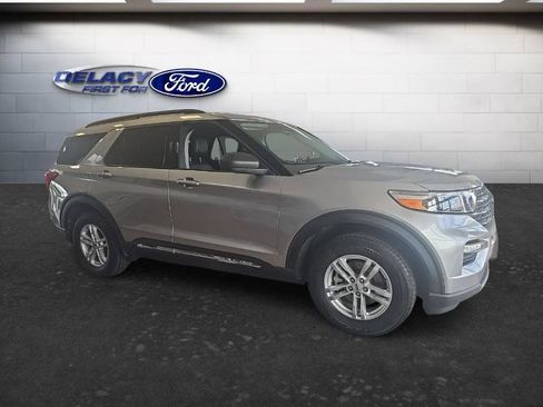 Used 2021 Ford Explorer XLT w/ Equipment Group 202A AWD/4WD image 8