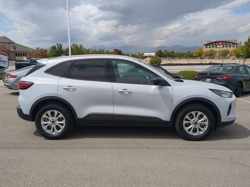 Used 2025 Ford Escape Active AWD/4WD image 2