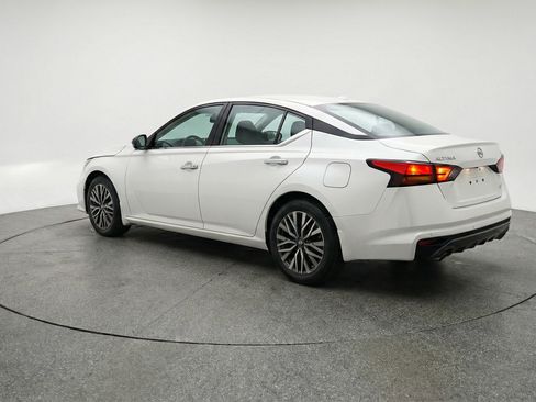 Used 2025 Nissan Altima 2.5 SV FWD image 6