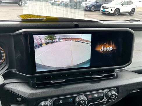 Used 2025 Jeep Wrangler Sport S image 18