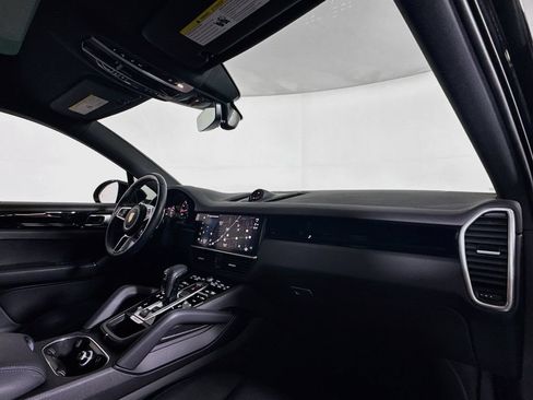 Certified 2023 Porsche Cayenne Platinum Edition AWD/4WD image 30