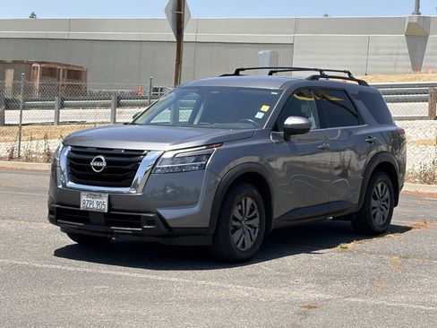 Used 2022 Nissan Pathfinder SV FWD image 7