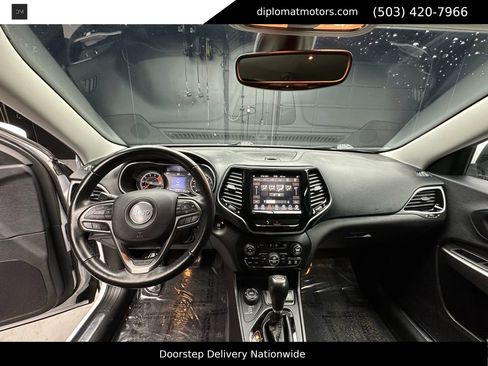 Used 2019 Jeep Cherokee Limited image 28