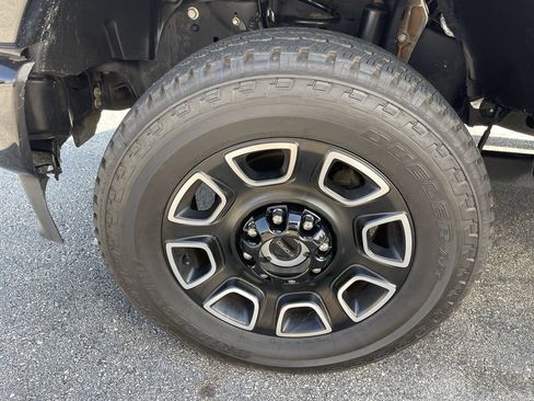 Used 2023 Ford F250 Platinum AWD/4WD image 2