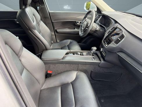 Used 2020 Volvo XC90 T6 Momentum w/ Protection Package Premier image 30