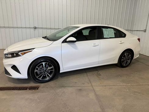 Used 2023 Kia Forte LXS w/ LXS Technology Package FWD image 2