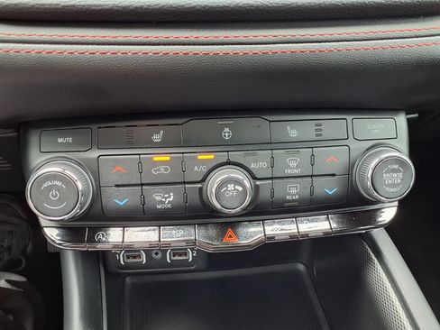 Used 2025 Dodge Durango GT AWD/4WD image 13