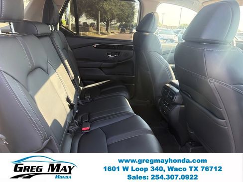 Used 2025 Honda Pilot Touring image 29