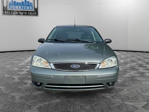 Used 2005 Ford Focus SES FWD image 3
