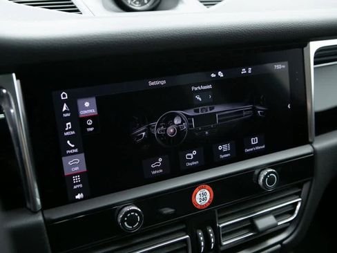 Used 2025 Porsche Macan image 25