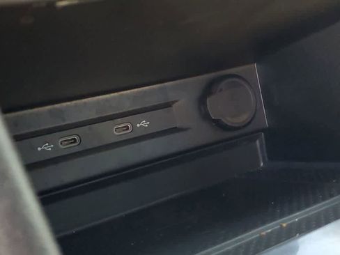 Used 2023 Volkswagen Tiguan SE R-Line image 30