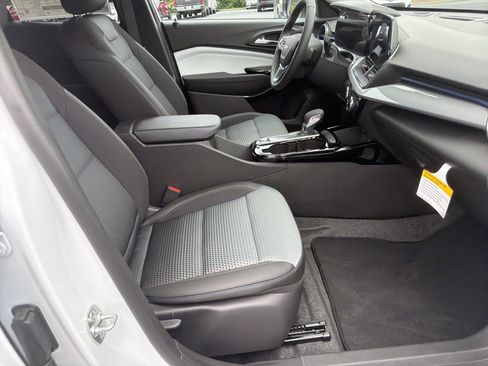New 2026 Chevrolet Trax LT w/ LT Convenience Package FWD image 13