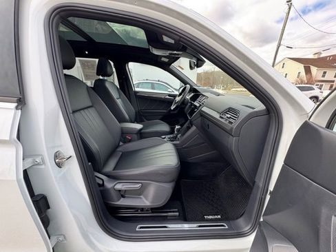 Certified 2023 Volkswagen Tiguan SE R-Line image 22