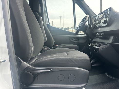 Used 2024 Mercedes-Benz Sprinter 2500 image 16