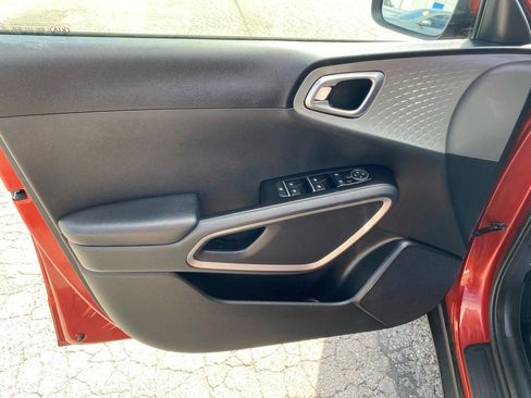 Used 2020 Kia Soul LX image 13