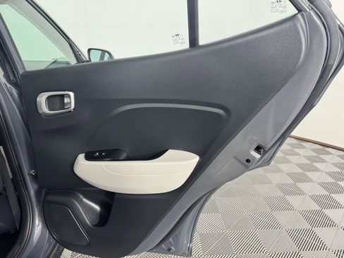 Used 2024 Hyundai Venue SEL image 28