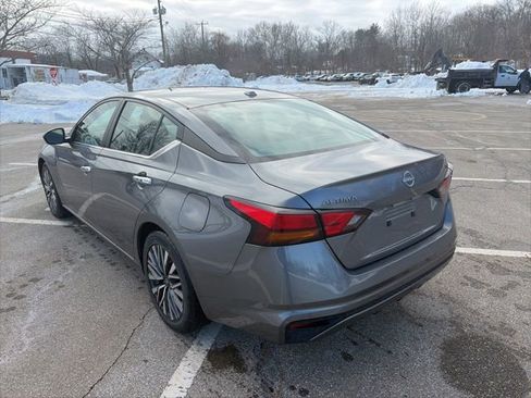 Used 2024 Nissan Altima 2.5 SV FWD image 7