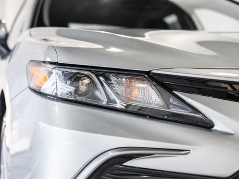 Used 2021 Toyota Camry LE image 10