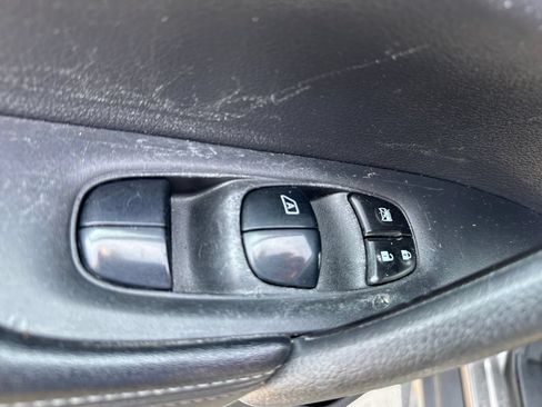 Used 2019 Nissan Rogue SV AWD/4WD image 13