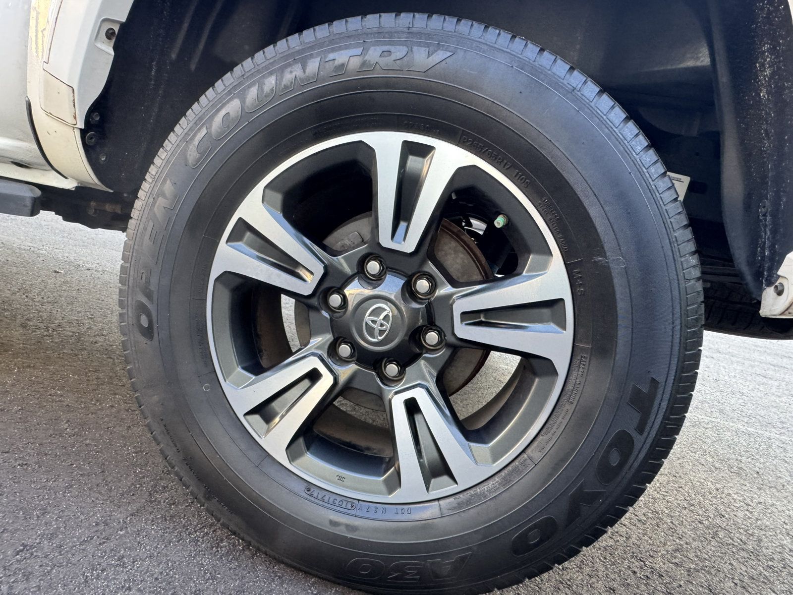 Used 2017 Toyota Tacoma TRD Sport w/ Tow Package RWD image 20