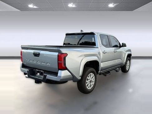Used 2026 Toyota Tacoma SR5 AWD/4WD image 9