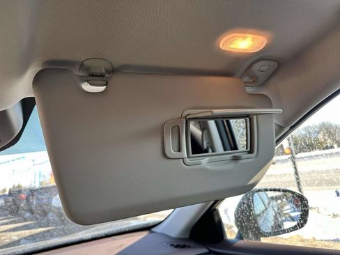 Used 2022 Nissan Rogue S AWD/4WD image 28