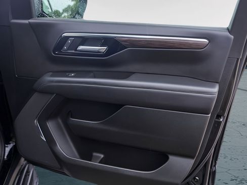 Used 2025 Chevrolet Tahoe LT image 30