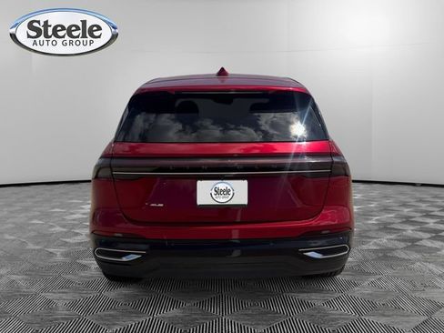 Used 2025 Lincoln Nautilus Premier AWD/4WD image 4