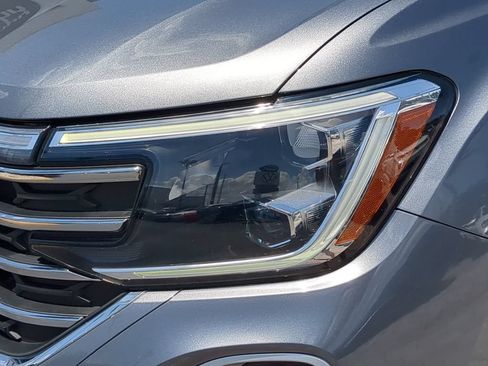 Used 2024 Volkswagen Atlas SE FWD image 8