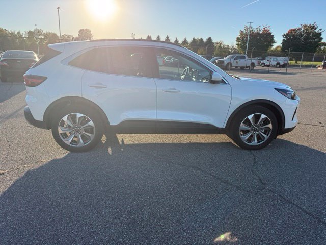 Used 2023 Ford Escape Platinum AWD/4WD image 9