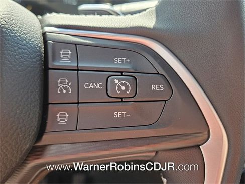 New 2025 Jeep Grand Cherokee Altitude image 23