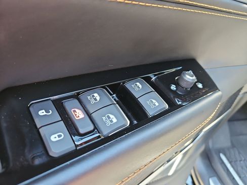 Used 2024 Jeep Grand Wagoneer Series III AWD/4WD image 23
