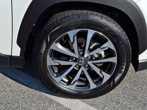 Certified 2025 Toyota Corolla Cross XLE FWD image 8