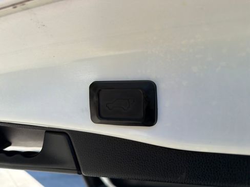 Used 2020 Toyota RAV4 XLE w/ Convenience Package FWD image 33