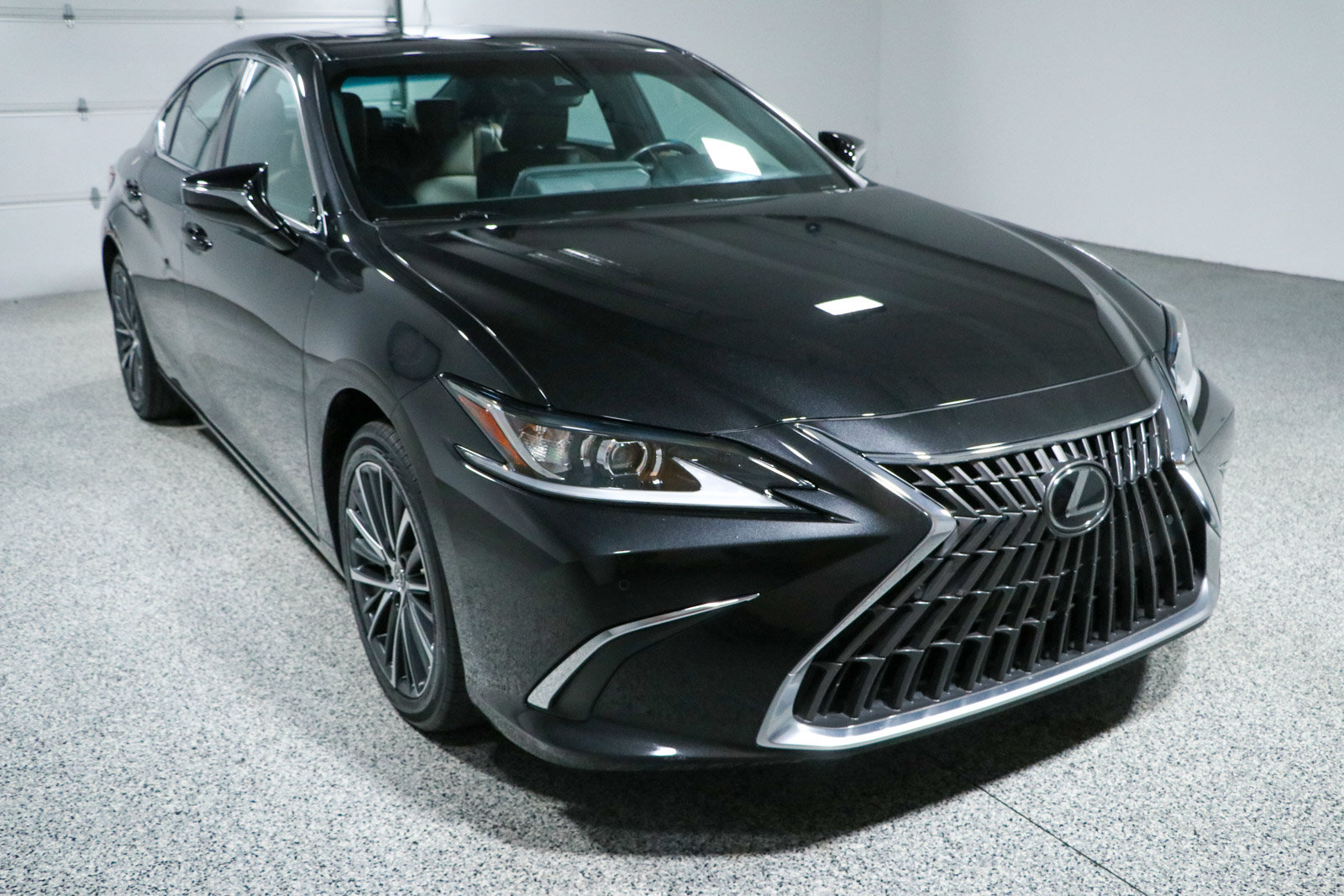Used 2024 Lexus ES 350 w/ Premium Package FWD image 5