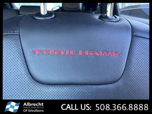 Used 2019 Jeep Cherokee Trailhawk AWD/4WD image 30