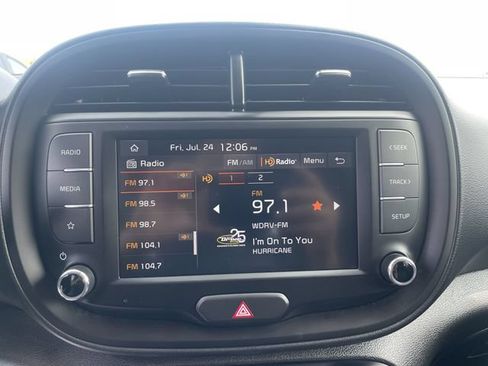 Used 2025 Kia Soul LX w/ LX Technology Package FWD image 22