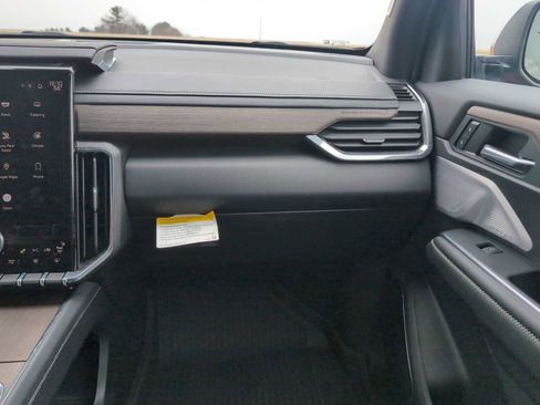 Used 2024 GMC Acadia Denali w/ Super Cruise Package image 29