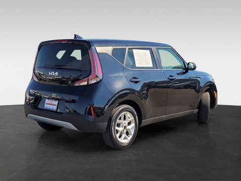 Used 2025 Kia Soul LX w/ LX Technology Package FWD image 4