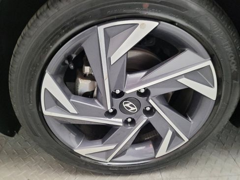 Used 2025 Hyundai Elantra SEL FWD image 31