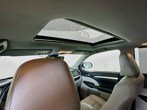 Used 2017 Toyota Highlander XLE image 27