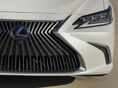 Used 2021 Lexus ES 300h Ultra Luxury w/ Accessory Package 2 image 8