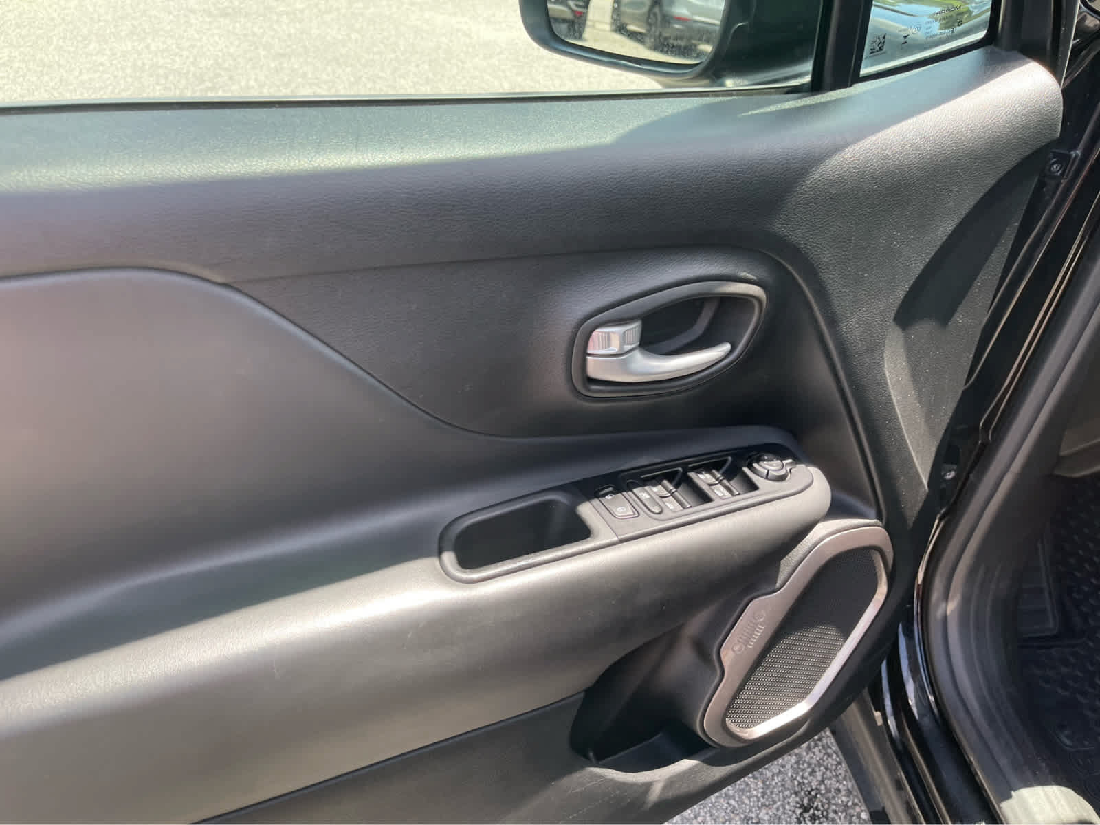 Used 2023 Jeep Renegade Latitude AWD/4WD image 11
