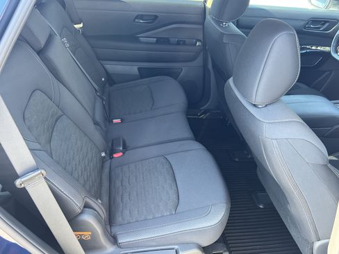 Used 2025 Nissan Pathfinder SV FWD image 16