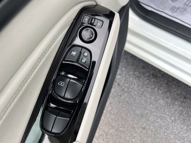 Used 2023 Nissan Altima 2.5 SV w/ SV Premium Package FWD image 12