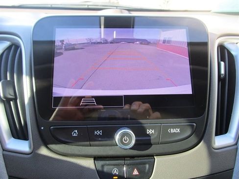 Used 2022 Chevrolet Malibu LT image 24