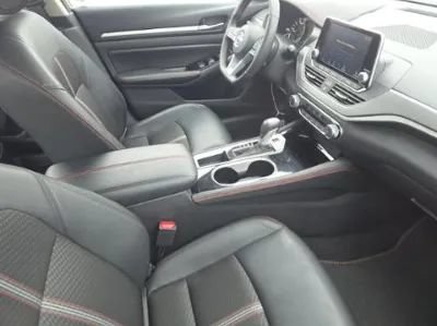 Used 2025 Nissan Altima 2.5 SR FWD image 13